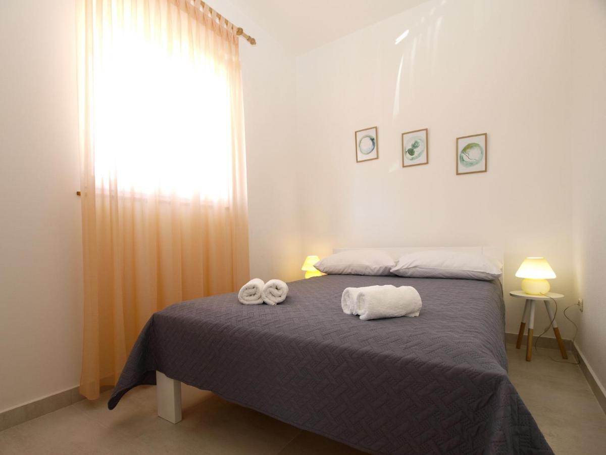 Apartemnts Guido 762 Apartment Pjescana Uvala Exterior photo