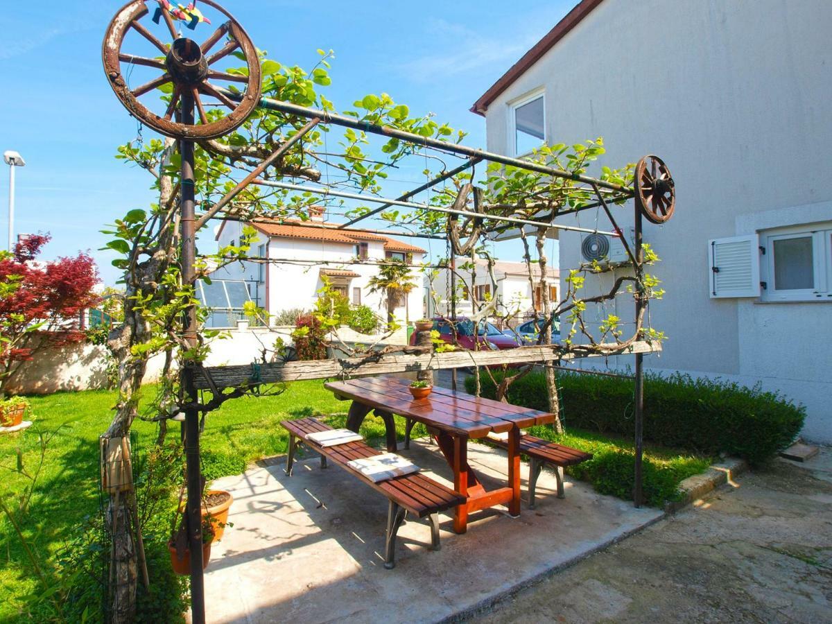 Apartemnts Guido 762 Apartment Pjescana Uvala Exterior photo